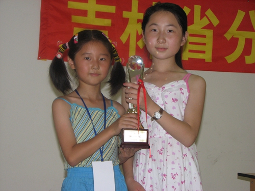 女子组冠合影